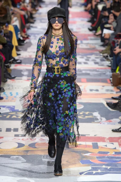 Look 54